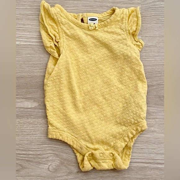 Old Navy Baby Girl Bundle 0-3m - Picture 4 of 6